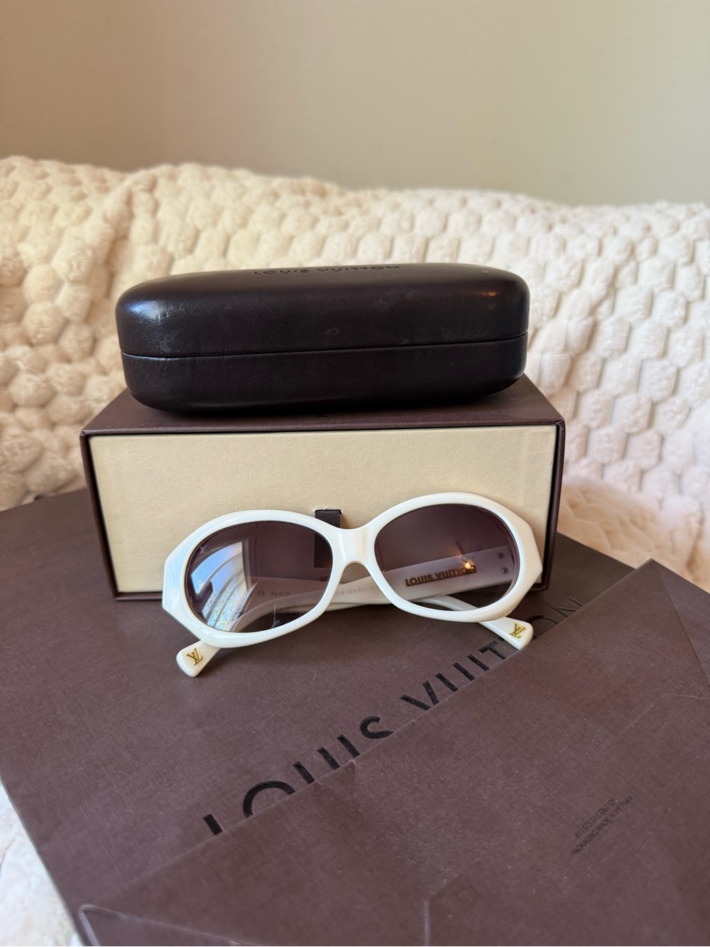 🔥 LOUIS VUITTON White Acetate Frame Soupcon GM Sunglasses-Z0393W🔥